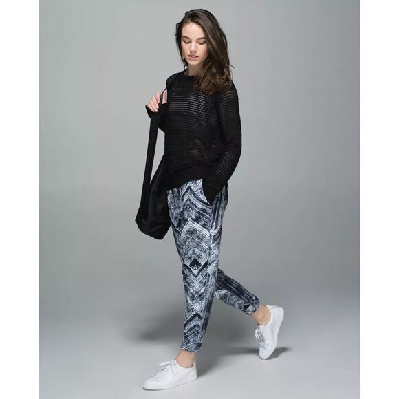 Lululemon Namaskar Pant II Heat Wave White Black Size 6 - Picture 5 of 6